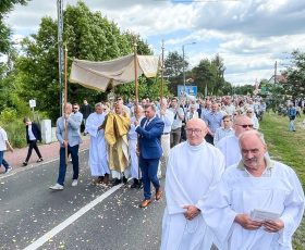 Procesja z Najświętszym Sakramentem ulicami Kłodawy w uroczystość Bożego Ciała – 19 czerwca 2025